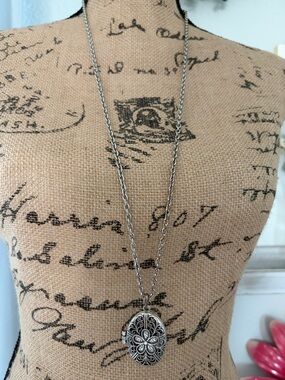 Intricate Silver Floral Oval Locket Necklace for Women